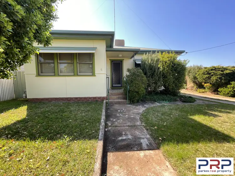 5 Waratah Street, Parkes NSW 2870