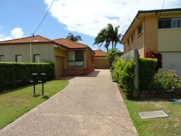 Main view of Homely semi-detached listing, 2/3 Margaroola Avenue, Biggera Waters QLD 4216