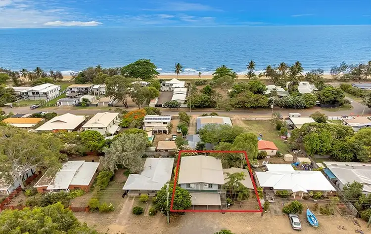 1,2,3/34 Coral Street, Saunders Beach QLD 4818
