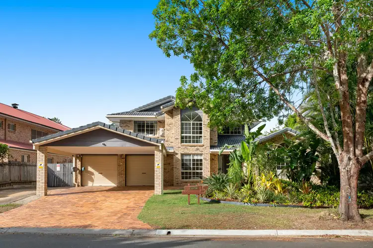 15 Binyara Street, Chapel Hill QLD 4069