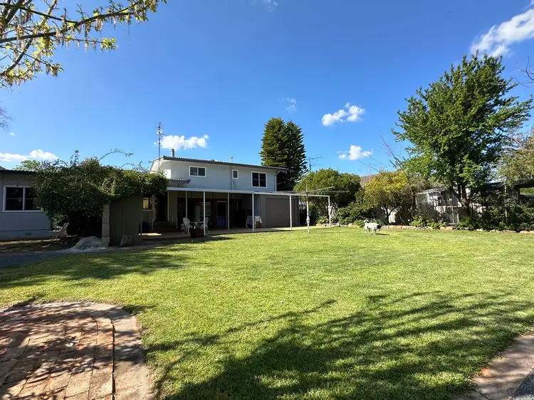 20 Sladen Street East