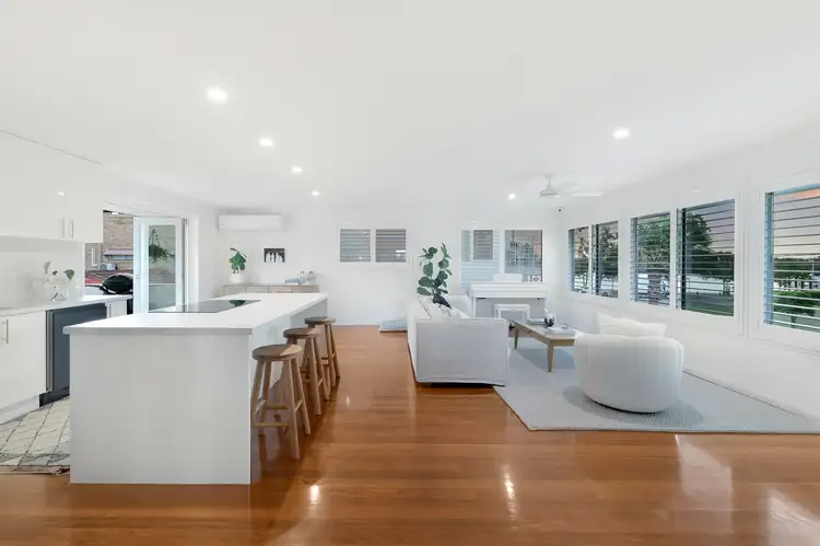 34 Killowill Avenue, Paradise Point QLD 4216