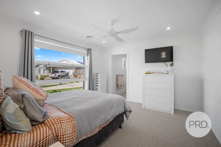 Sixth view of Homely house listing, 1/10 Mitta Mitta Place, Gobbagombalin NSW 2650