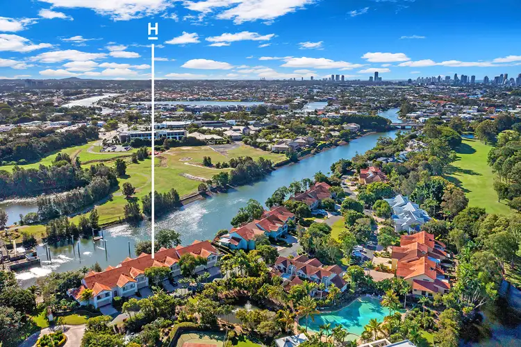 4 Wakefield/125 Santa Cruz Boulevard, Clear Island Waters QLD 4226