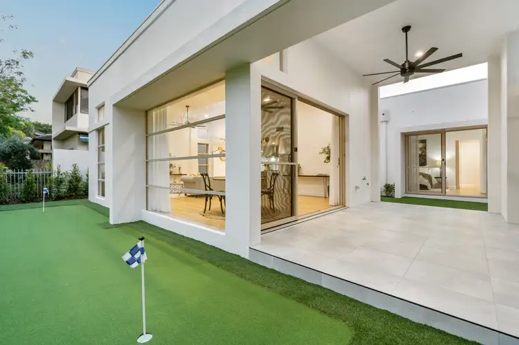 6044 Lucerne Circuit, Hope Island QLD 4212