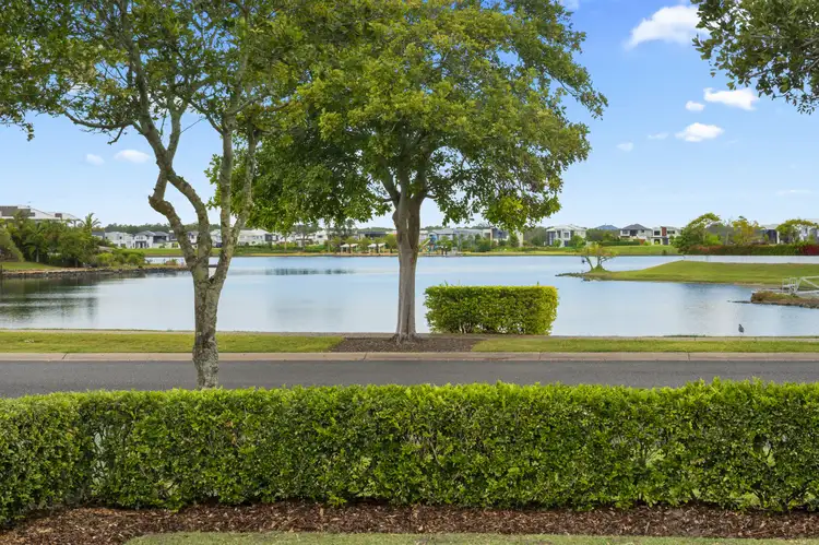 8 Serenity Boulevard, Helensvale QLD 4212