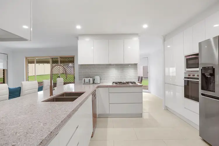 18 Glengarry Way, Horsley NSW 2530
