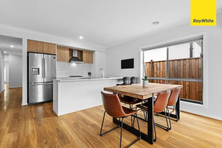 30 Mewat Circuit, Thornhill Park VIC 3335