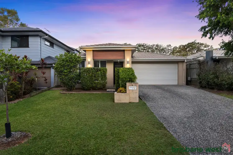 8 Saltburn Place, Wakerley QLD 4154