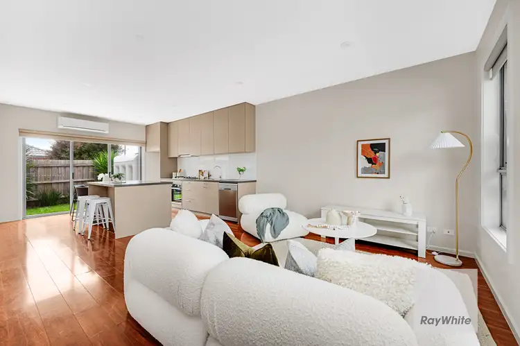 Fourth view of Homely house listing, 2 Hopetoun Court, Westmeadows VIC 3049