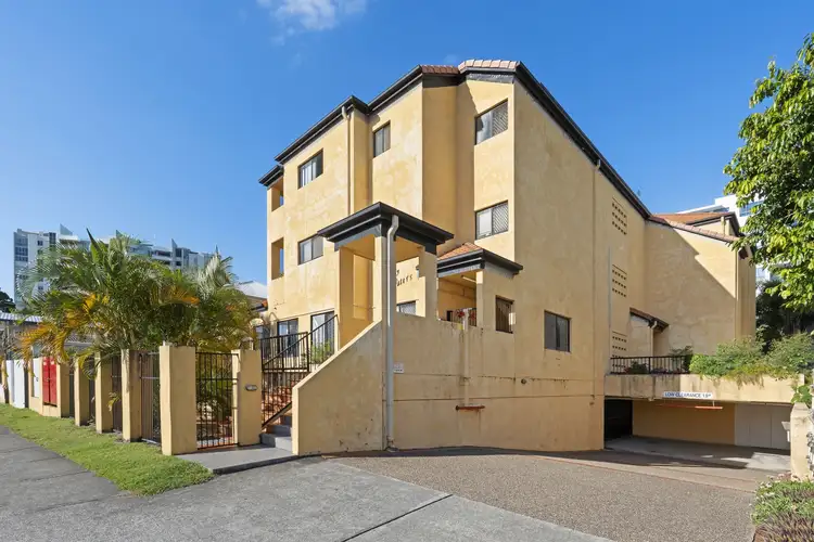 9/143 Frank Street, Labrador QLD 4215