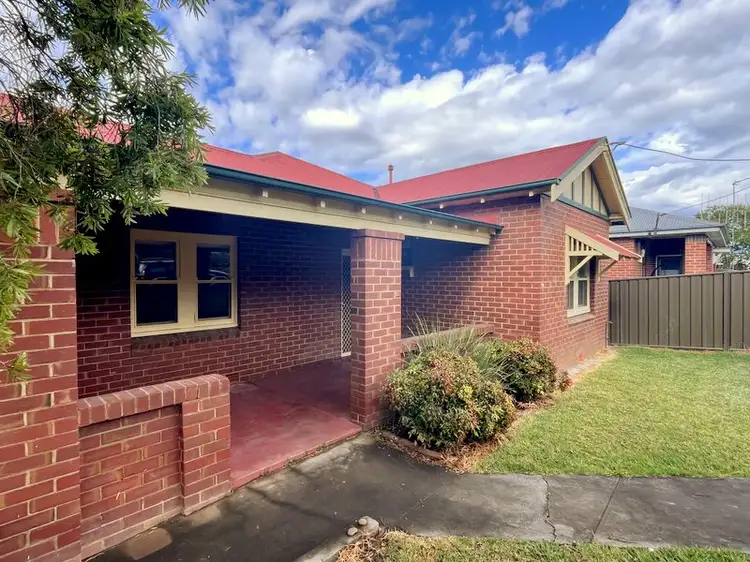 27 Bartlett Avenue, Cowra NSW 2794