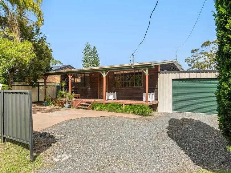 19 Summerland Road, Summerland Point NSW 2259