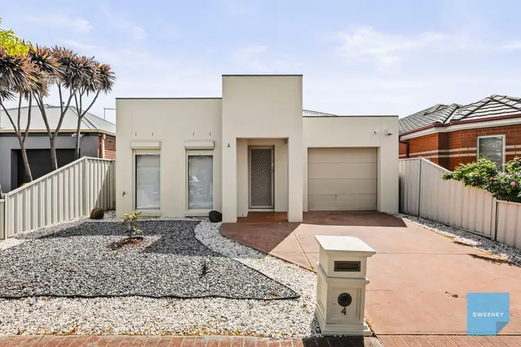4 Smethwick Green, Caroline Springs VIC 3023