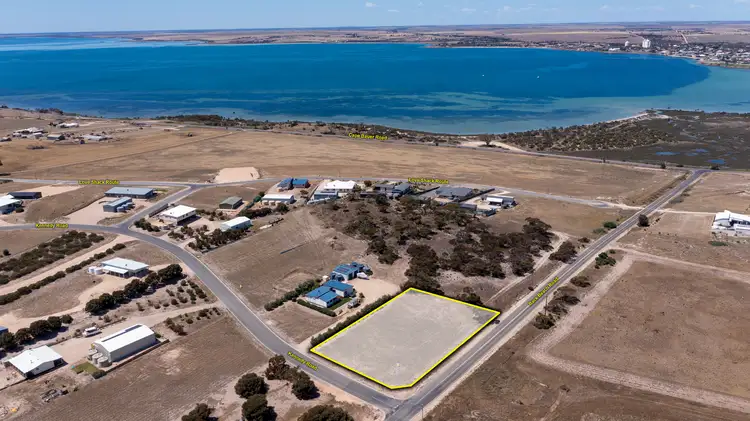 2 Kennedy Road, Streaky Bay SA 5680