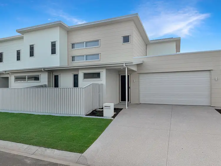 2/12 Tulip Street, Nirimba QLD 4551