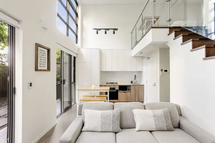 Main view of Homely apartment listing, 2/74-76 Surrey Street, Darlinghurst NSW 2010