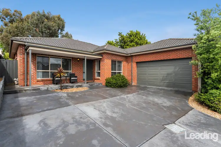 2/25 Olive Grove, Sunbury VIC 3429