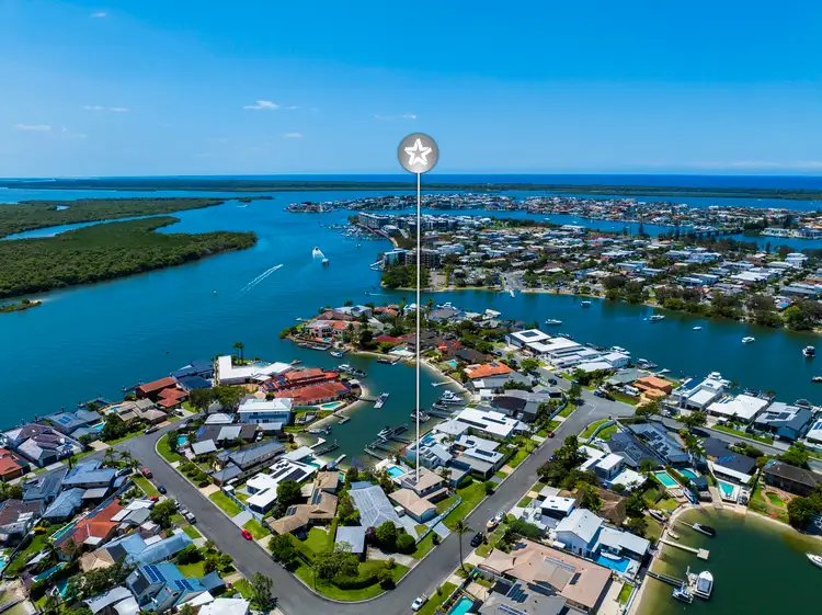 11 Dobell Ave, Paradise Point QLD 4216