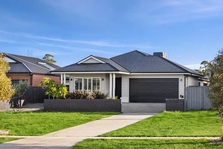 16 Collins Parade, Kyneton VIC 3444