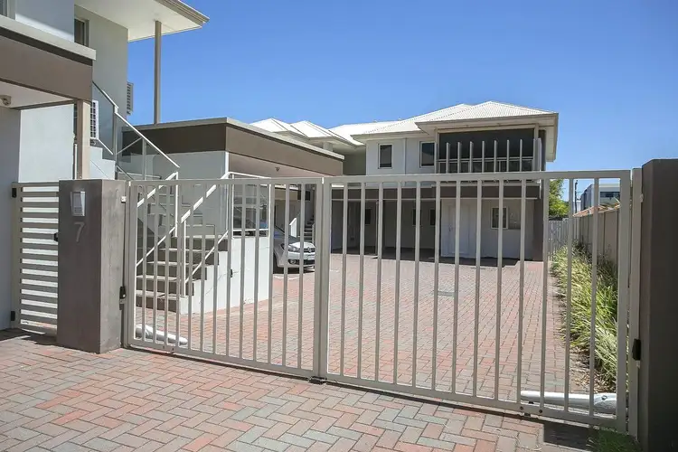 1/7 Morago Crescent, Cloverdale WA 6105