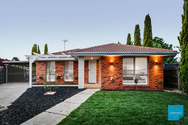 8 Carmel Court, Sydenham VIC 3037