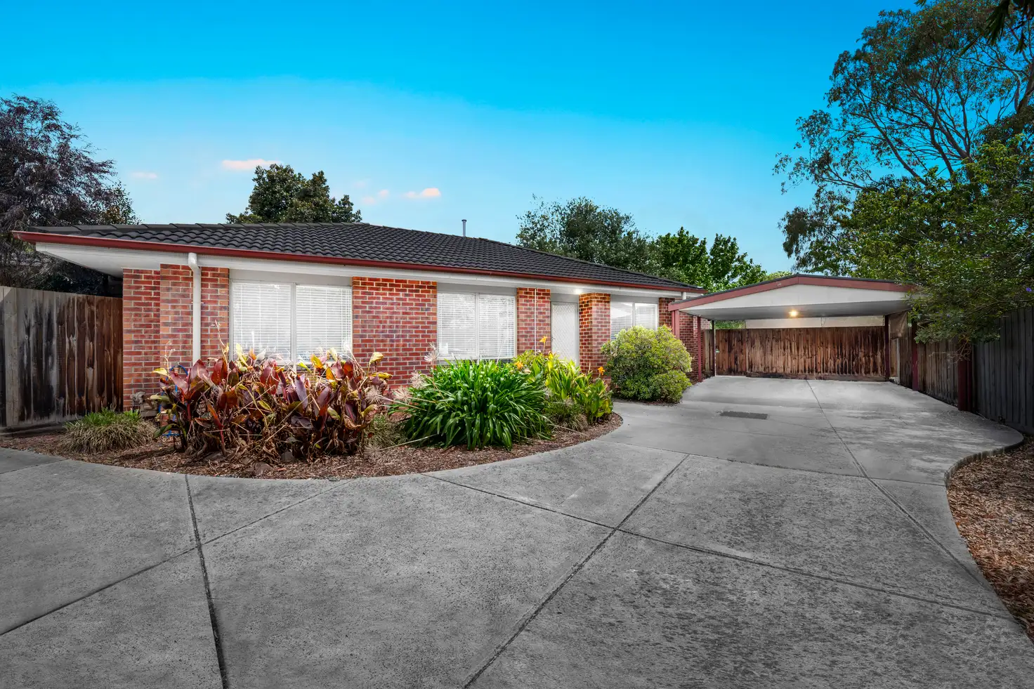 Main view of Homely unit listing, 2/5 Rayner Close, Rowville VIC 3178
