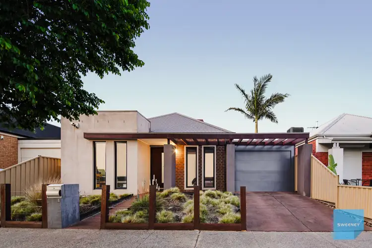 5 Maranoa Grove, Caroline Springs VIC 3023
