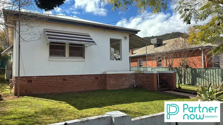 6 Levien Avenue