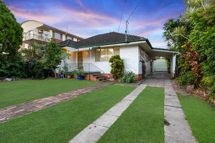 8 Caroline Street, Woody Point QLD 4019