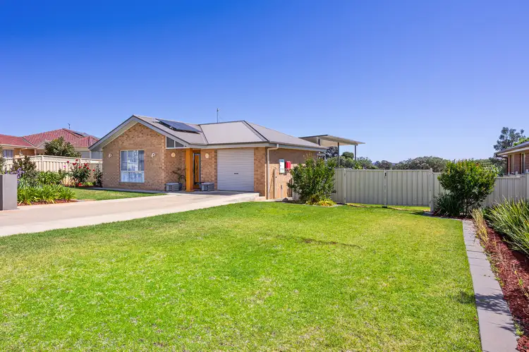 12 Kavanagh Circuit, Temora NSW 2666