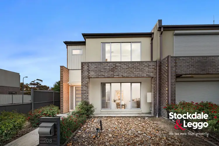 208 Cairnlea Drive