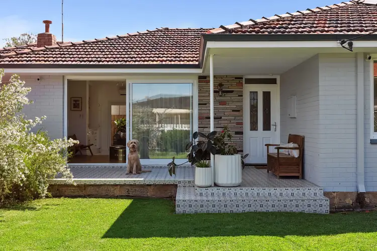 15 Sea View Street, Beaconsfield WA 6162