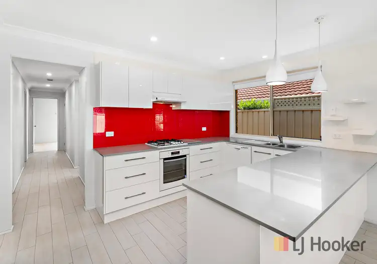 32 Samuel Circuit, Albion Park NSW 2527