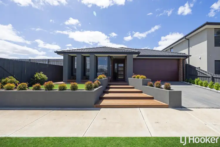 8 Tulloona Street, Fraser Rise VIC 3336
