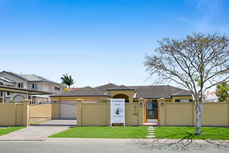 31 Deborah Avenue, Benowa Waters QLD 4217