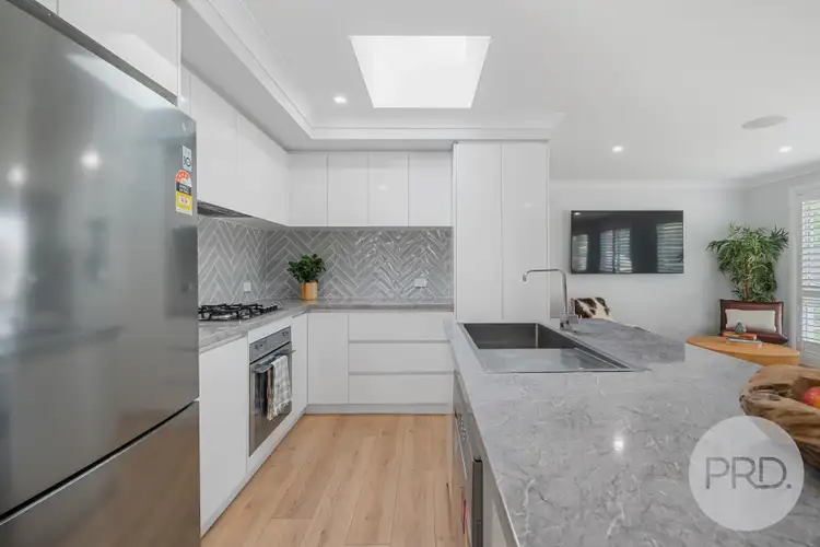 Fifth view of Homely house listing, 10 Geneva Crescent, Lake Albert NSW 2650