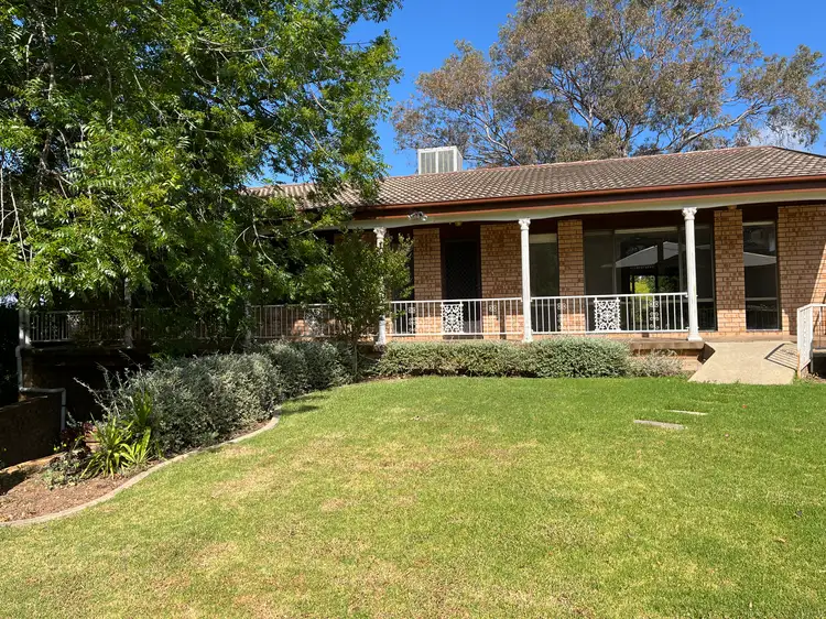 4 Phillips Street, Cowra NSW 2794