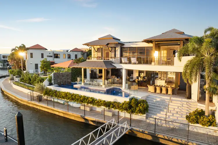 34 Hampton Court, Sovereign Islands QLD 4216