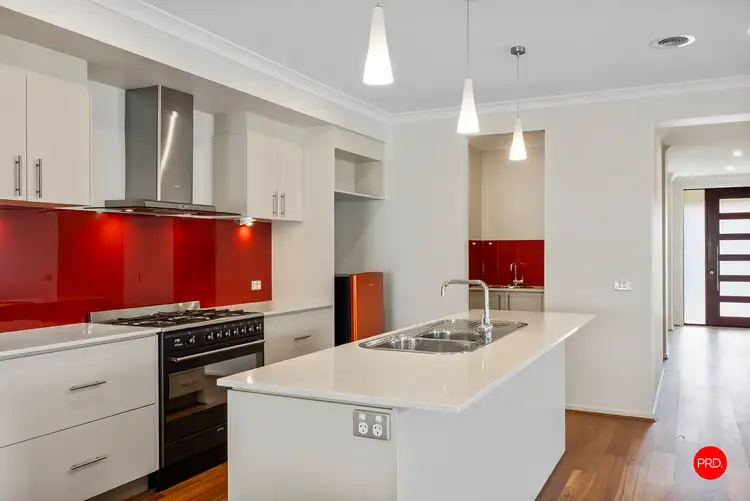 Sixth view of Homely house listing, 10 Arilpa Court, Kangaroo Flat VIC 3555