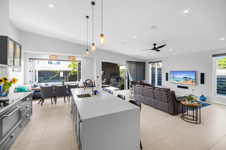 1 Curbarra Street, Buddina QLD 4575