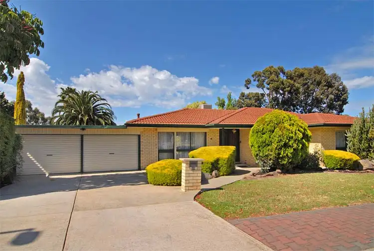 39 De Sassenay Crescent