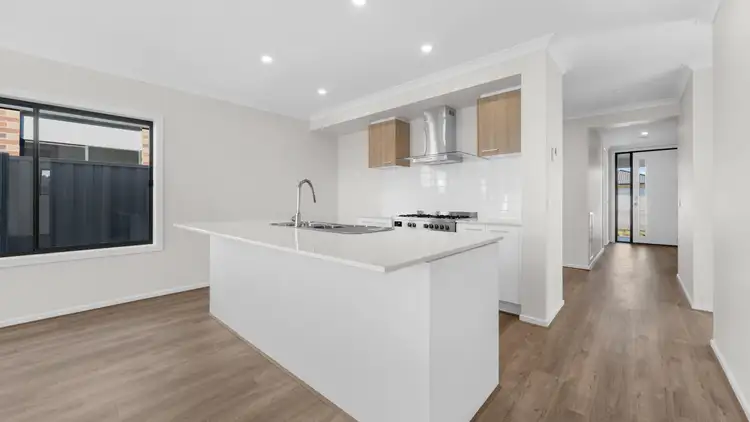 11 Bracegirdle Drive