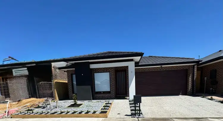 38 Petersfield Way, Donnybrook VIC 3064