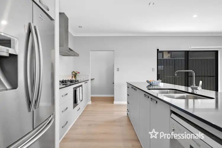 Sixth view of Homely house listing, 48 Hoveton Circuit, Aveley WA 6069