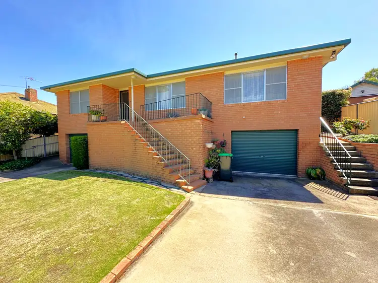 19 Karabah Avenue, Young NSW 2594