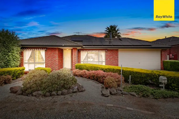 8 Staton Crescent, Melton West VIC 3337