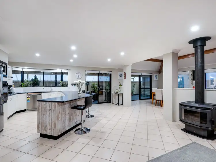 Fifth view of Homely house listing, 28 Amalfi Crest, Yangebup WA 6164