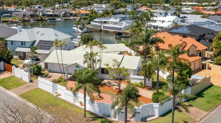 2 Smugglers Place, Runaway Bay QLD 4216
