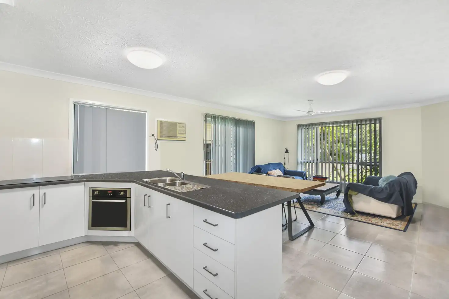 Main view of Homely unit listing, 2/19 Gleeson Street, Hermit Park QLD 4812